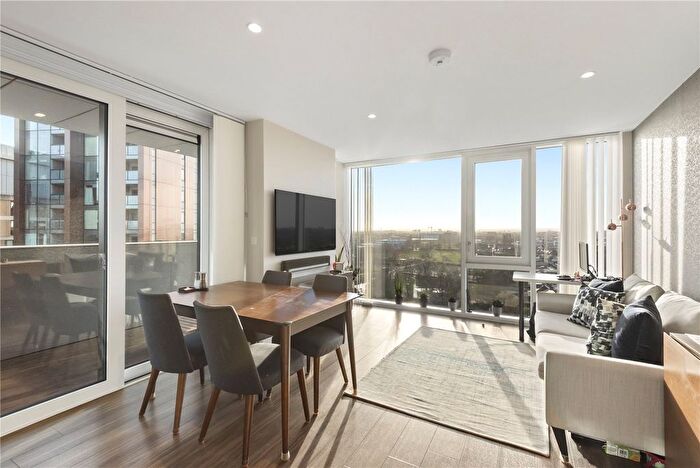 2 Bedroom Flat For Sale In Spectrum Way, London, SW18