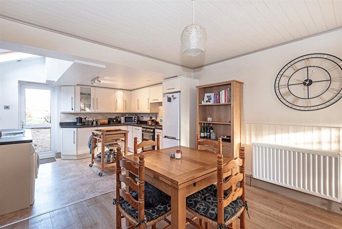 2 Bedroom Semi-Detached House For Sale In Station Road, Harpenden, AL5