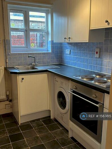 2 Bedroom Flat To Rent In Selby Road, Snaith, East Yorkshire, DN14