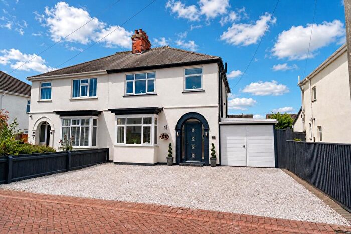 3 Bedroom Semi-Detached House For Sale In Portland Place, Grimsby, Lincolnshire, DN32