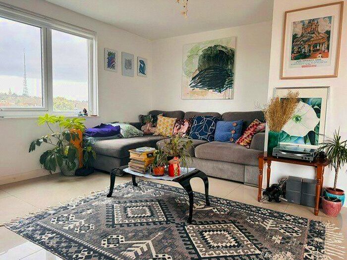 2 Bedroom Flat To Rent In Priory Crescent, London, SE19