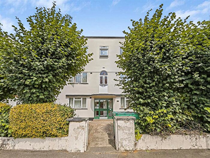 Studio To Rent In Forest Lea, Holly Road, Wanstead, E11