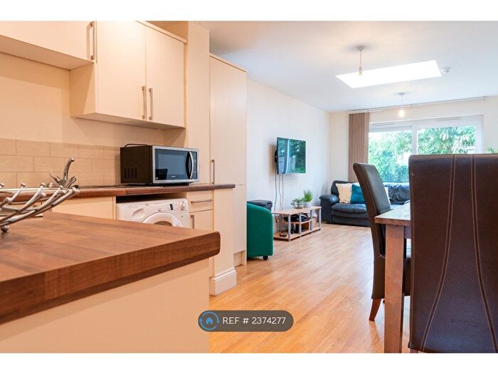 5 Bedroom Terraced House To Rent In Courtenay Street, Cheltenham, GL50