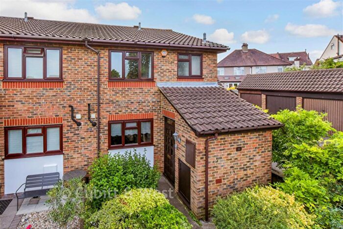 3 Bedroom End Of Terrace House For Sale In Corrib Drive, Sutton, Surrey, SM1