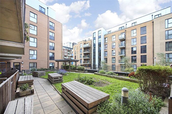 2 Bedroom Flat To Rent In Blackheath Hill, Greenwich, SE10