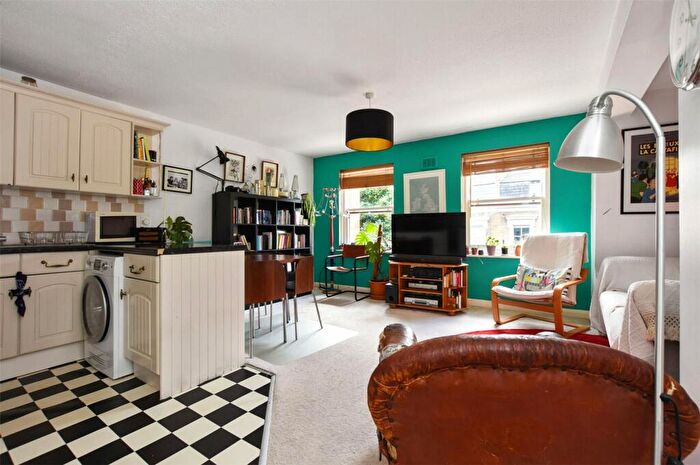 1 Bedroom Flat To Rent In Tomlins Grove, Bow, London, E3