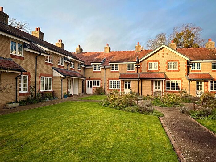 2 Bedroom Maisonette For Sale In Gatchell Oaks, Trull, Taunton, TA3