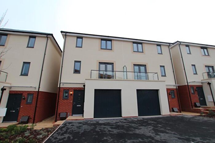 4 Bedroom Semi Detached House To Rent In Slade Baker Way - Scholars Chase, BS16