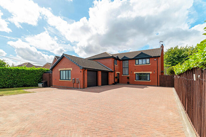 4 Bedroom Detached House For Sale In Ashby Road, Daventry, Northamptonshire, NN11