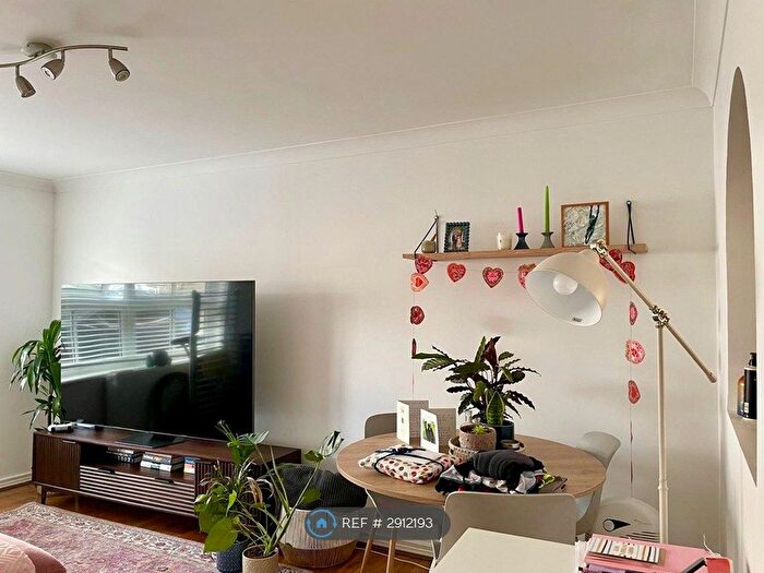 2 Bedroom Flat To Rent In London, London, SW18