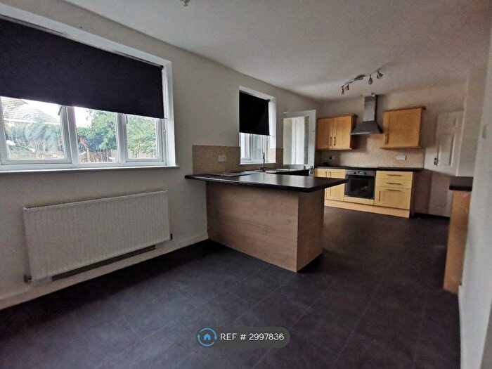 3 Bedroom Semi-detached House To Rent In Abercorn Road, Doncaster, DN2