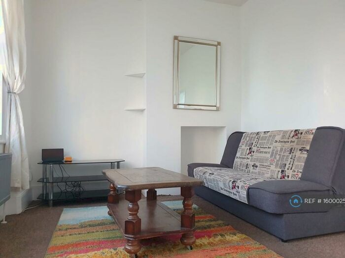 1 Bedroom Detached House To Rent In Penge Road, London, SE25