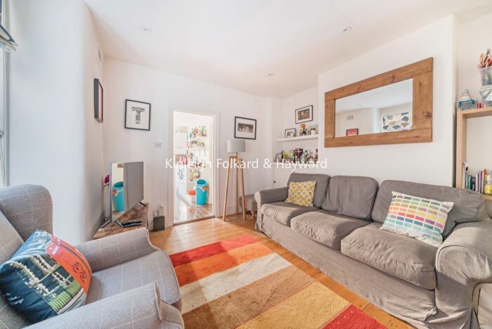 2 Bedroom Flat To Rent In Gilbey Road, London, SW17