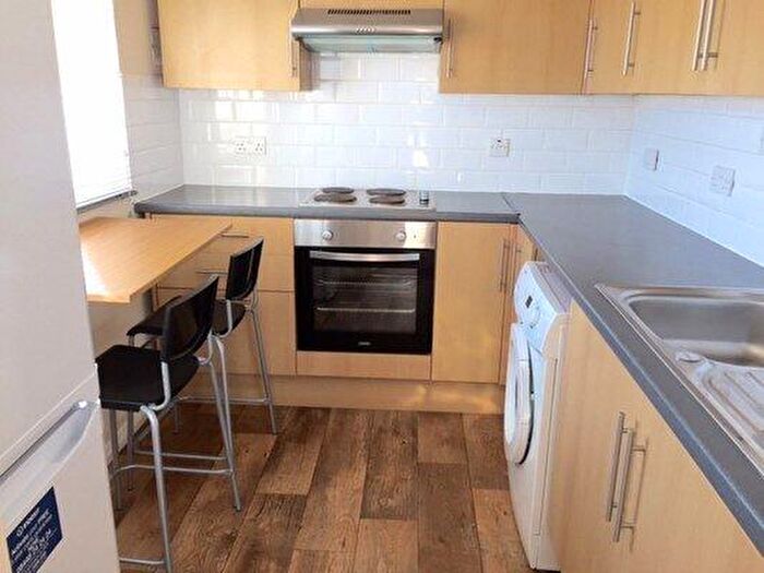 Flat To Rent In Avalon Close, Enfield, EN2