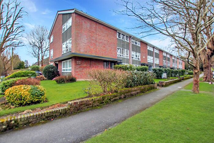 3 Bedroom Flat To Rent In Main Avenue, Moor Park Estate, Northwood, HA6