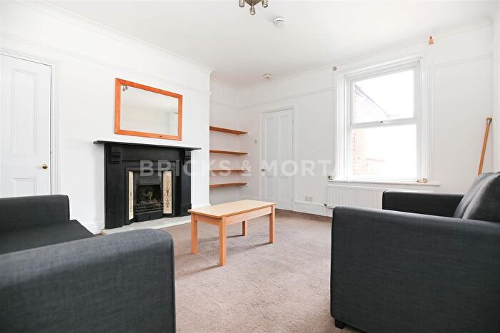 3 Bedroom Flat To Rent In South View West, Heaton, Newcastle Upon Tyne, NE6