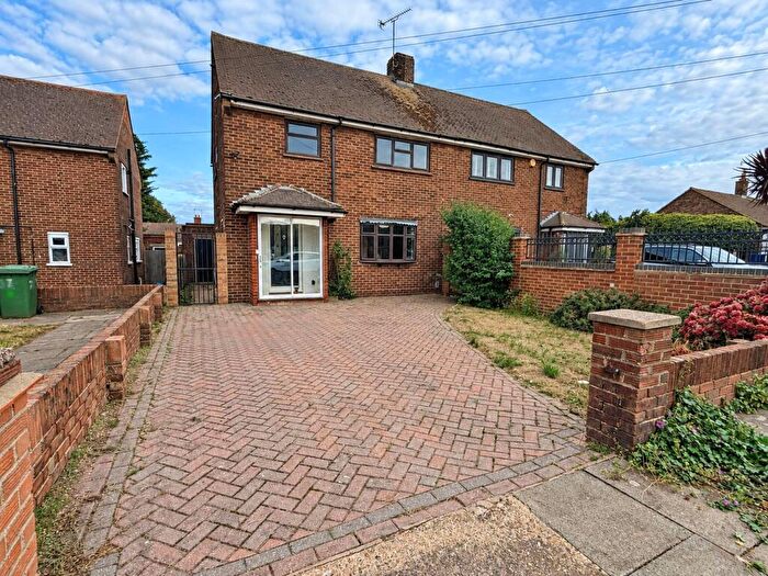 3 Bedroom Semi-Detached House For Sale In Thames Drive, Chadwell St Mary, RM16