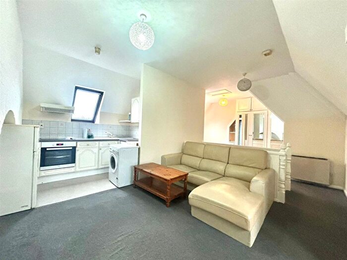 Studio To Rent In Hillingdon Hill, Hillingdon, UB10