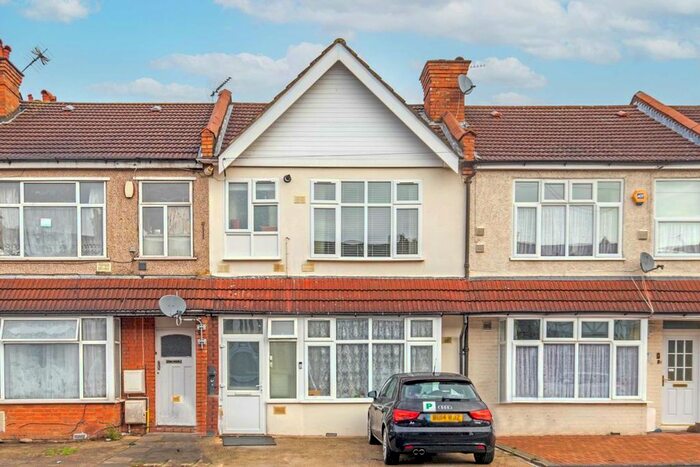 1 Bedroom Flat To Rent In Bulstrode Avenue, Hounslow, TW3