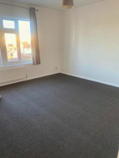 1 Bedroom Flat To Rent In Hook Road, Surbiton, KT6