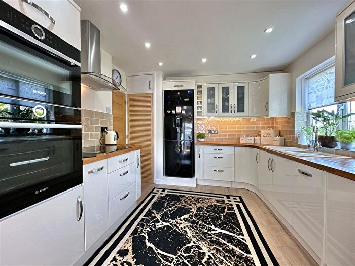 2 Bedroom Detached Bungalow For Sale In Lichfield Drive, Brixham, TQ5