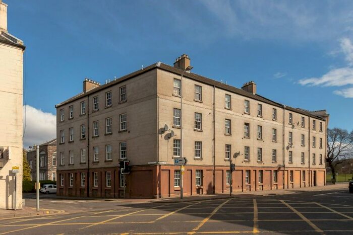 2 Bedroom Flat To Rent In Atholl Court, Perth, Perthshire, PH1