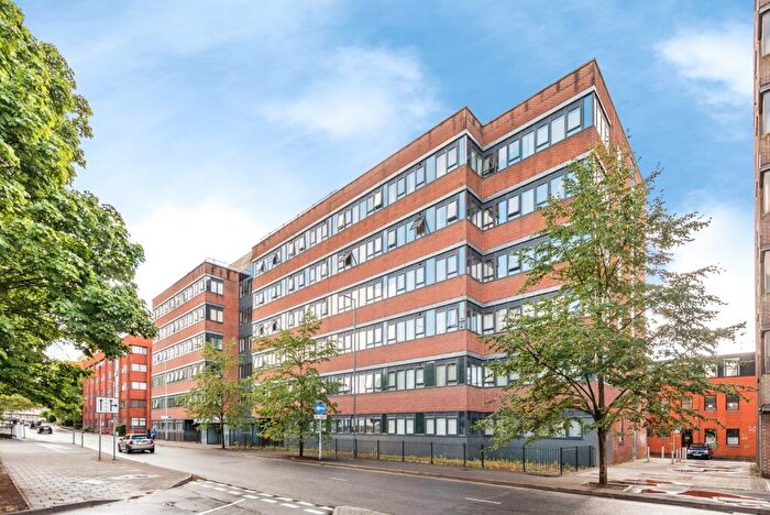 1 Bedroom Flat For Sale In Farnsby Street, Swindon, Wiltshire, SN1