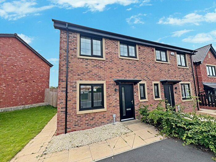3 Bedroom Semi-detached House For Sale In Shire Croft, Westhoughton, BL5