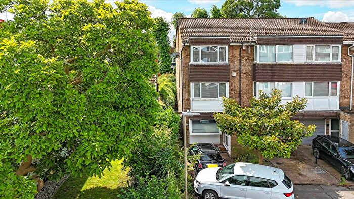3 Bedroom Town House To Rent In Regency Court, Brentwood, CM14