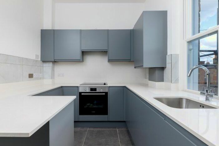 3 Bedroom Flat To Rent In Kings Road, London, SW10