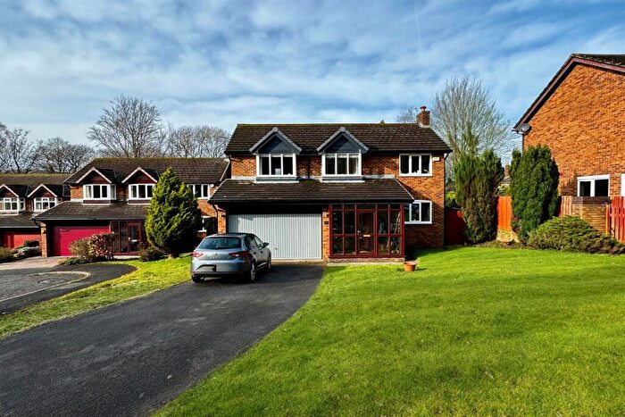 4 Bedroom Detached House For Sale In Fairways Close, Glossop, SK13