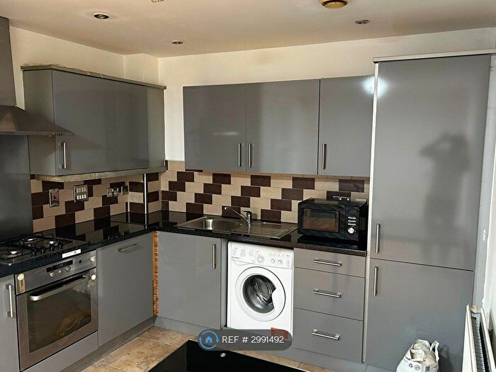 2 Bedroom Flat To Rent In Smoothfield Court, Hounslow, TW3