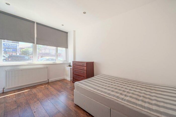 1 Bedroom Flat To Rent In Selvage Lane, Mill Hill, London, NW7