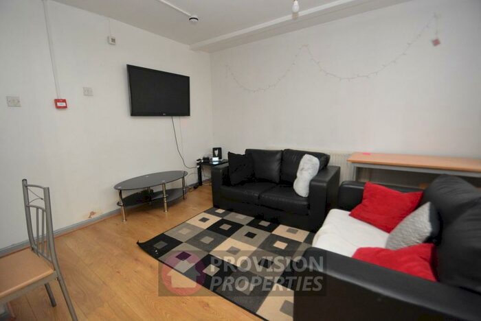 3 Bedroom Flat To Rent In Regent Terrace, Hyde Park, Leeds, LS6