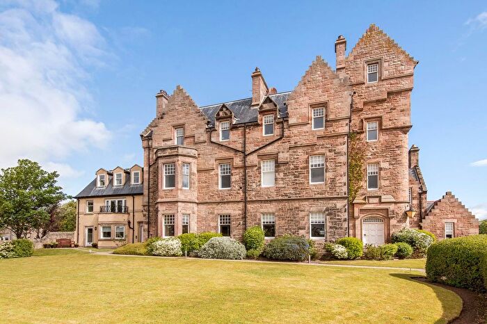 3 Bedroom Flat For Sale In Bank Street, Elie, KY9