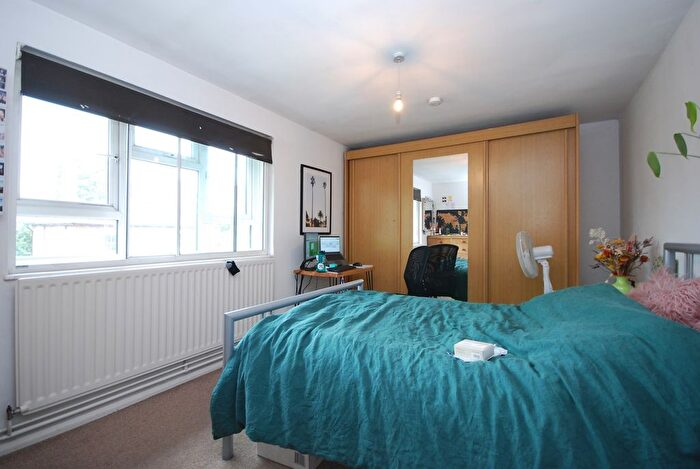 3 Bedroom Flat To Rent In Fairfield Street, London, SW18