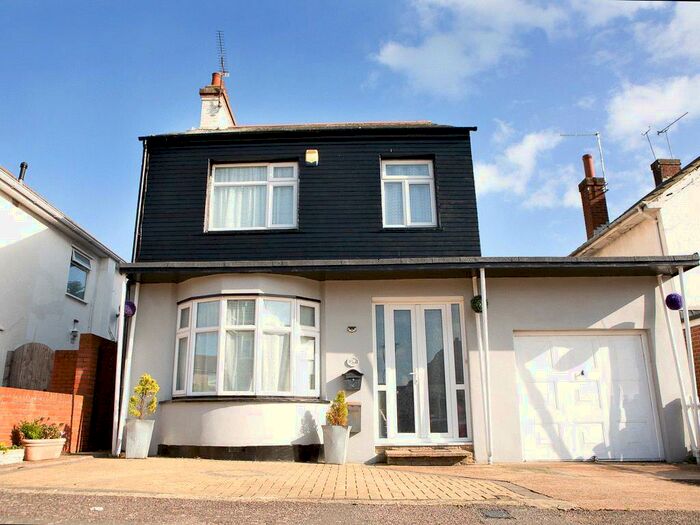 3 Bedroom Detached House To Rent In Cleveland Drive, Westcliff-On-Sea, Essex, SS0