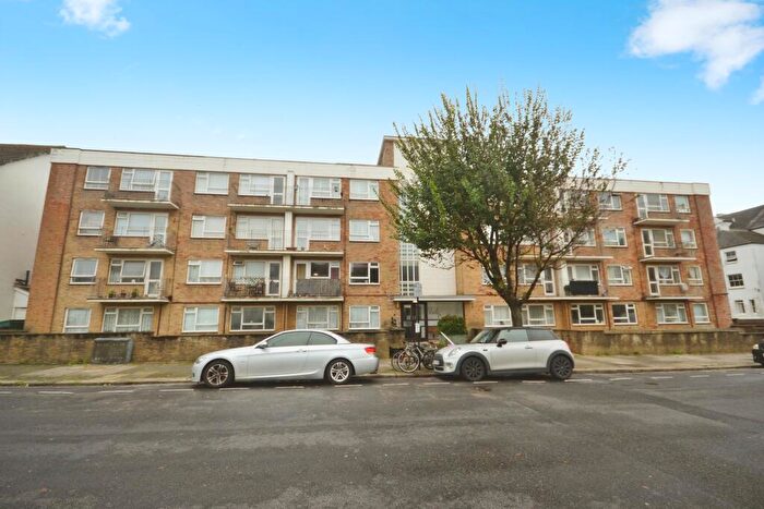 2 Bedroom Flat To Rent In Walsingham Road, Hove, BN3