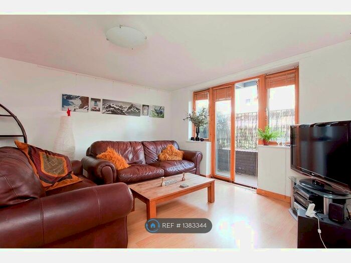 2 Bedroom Flat To Rent In Nichols Court, London, E2