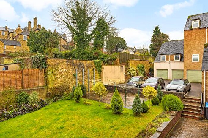 2 Bedroom Apartment To Rent In Chipping Norton, Oxfordshire, OX7