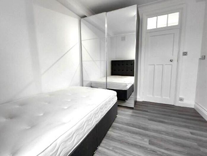 Flat To Rent In Mortimer Court, Abbey Road, London, NW8