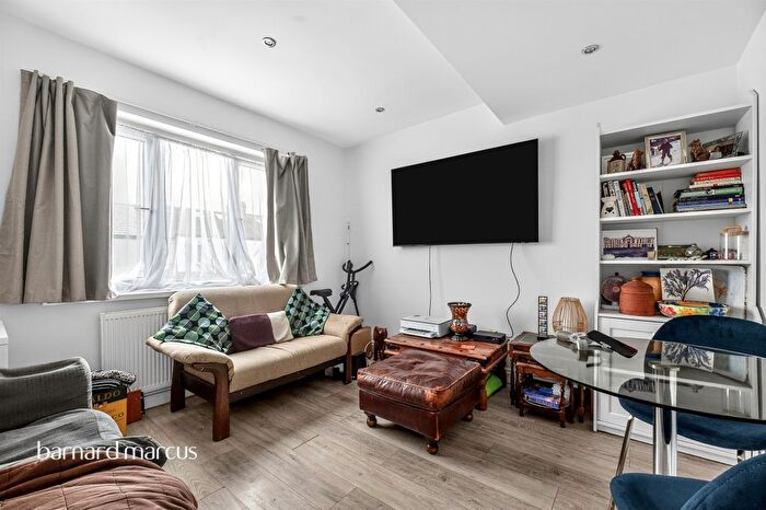 2 Bedroom Flat For Sale In Hailsham Road, London, SW17