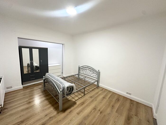 Studio To Rent In Springfield Mount, Colindale, London, NW9