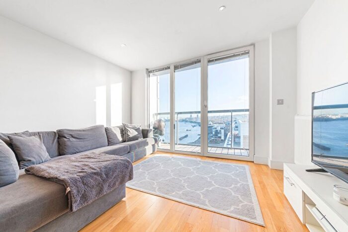 2 Bedroom Flat To Rent In Dowells Street, Greenwich, SE10