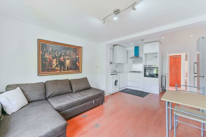 2 Bedroom Flat To Rent In Temple Road, South Croydon, Croydon, CR0