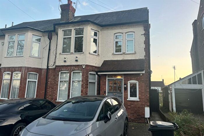 2 Bedroom Maisonette To Rent In Fords Grove, Winchmore Hill, N21