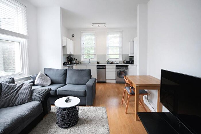 3 Bedroom Flat To Rent In Cathcart Hill, Dartmouth Park Hill, N19