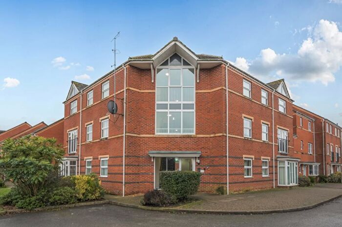 2 Bedroom Flat For Sale In Banbury, Oxfordshire, OX16
