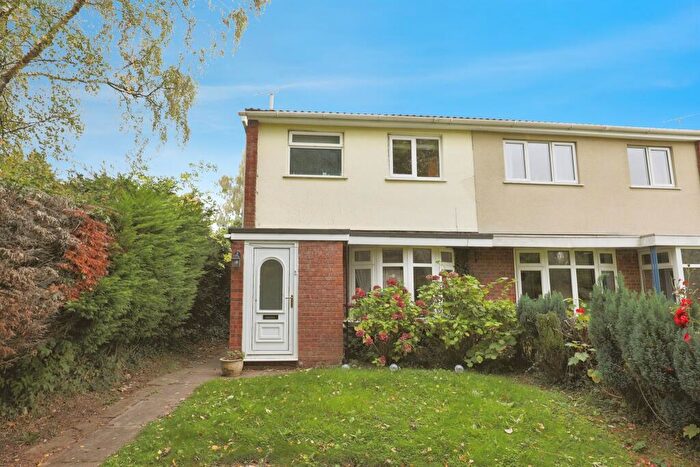 3 Bedroom Semi Detached House For Sale In Twycross Walk, Warwick, CV34