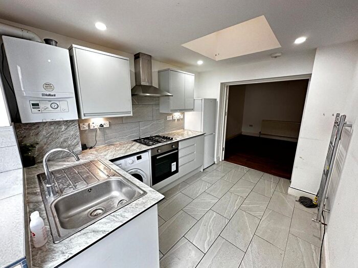 2 Bedroom Flat To Rent In Crosby Road, Dagenham, RM10